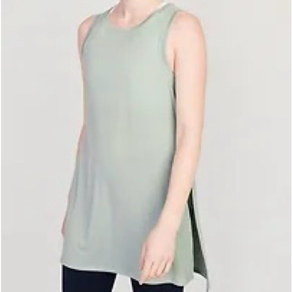 Old Navy Active Ultralite Tunic in pale green. Size Medium.